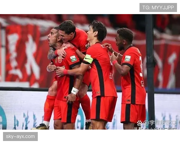 中超精彩回顾:经典瞬间闪耀赛场,多支劲旅表现抢眼 中超精彩回顾:经典瞬间闪耀赛场,多支劲旅表现抢眼