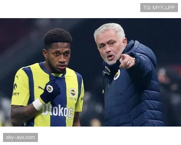 穆里尼奥新战术奏效:高效反击与组织防守完美融合,球队表现亮眼 穆里尼奥新战术奏效:高效反击与组织防守完美融合,球队表现亮眼