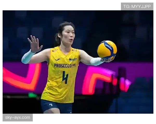 朱婷训练完啃鸡腿的样子，谁还记得她年薪千万啊