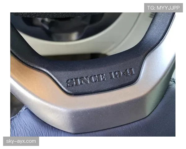 周冠宇新买的豪车，隔壁老王听了都直摇头，这生活差距也太大了吧